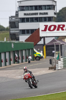 Vintage-motorcycle-club;eventdigitalimages;mallory-park;mallory-park-trackday-photographs;no-limits-trackdays;peter-wileman-photography;trackday-digital-images;trackday-photos;vmcc-festival-1000-bikes-photographs